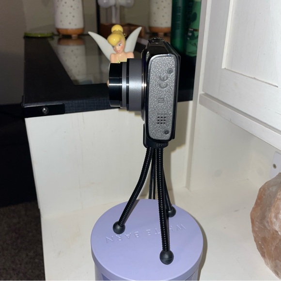 Canon PowerShot ELPH 360 HS Camera + Accessories - Picture 6 of 16